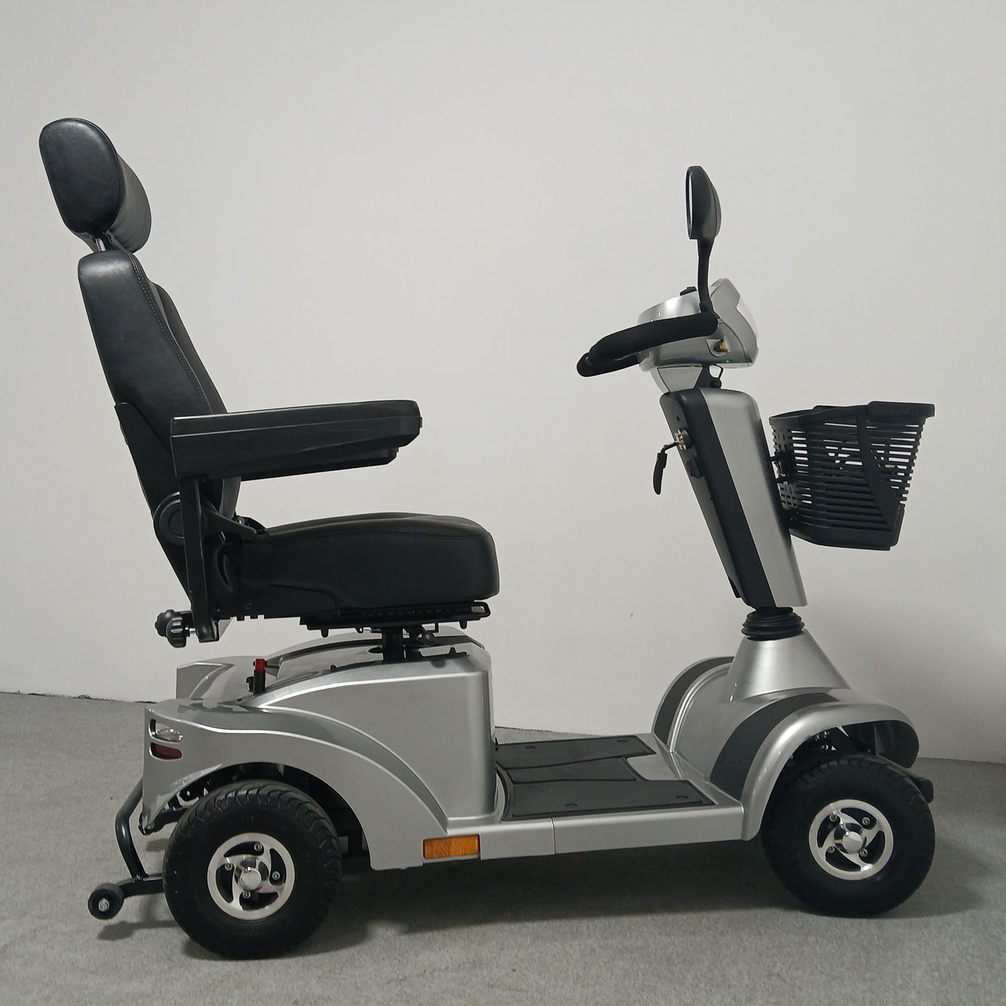 Sunrise Medical Sterling S400 (2023)