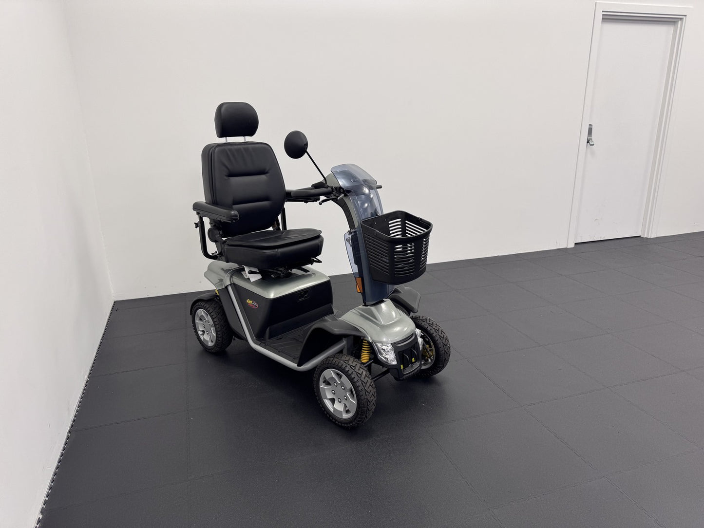 Pride Mobility Colt Executive Smoke Grey (2024)