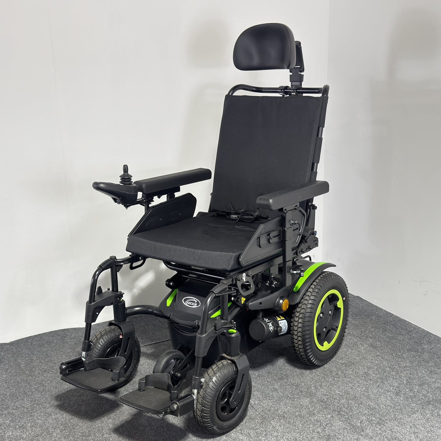 Sunrise Medical QUICKIE Q200R Powerchair (2024)